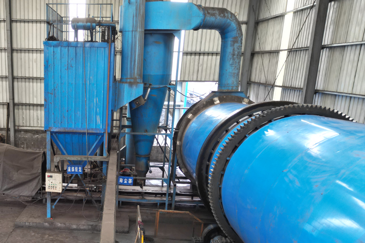 低溫蒸汽余熱煤泥烘干機(jī)采用內(nèi)熱式蒸汽回轉(zhuǎn)干燥機(jī)對(duì)濕煤泥進(jìn)行間接干燥，無三廢產(chǎn)生，節(jié)能環(huán)保，綠色高效，干燥環(huán)境安全。