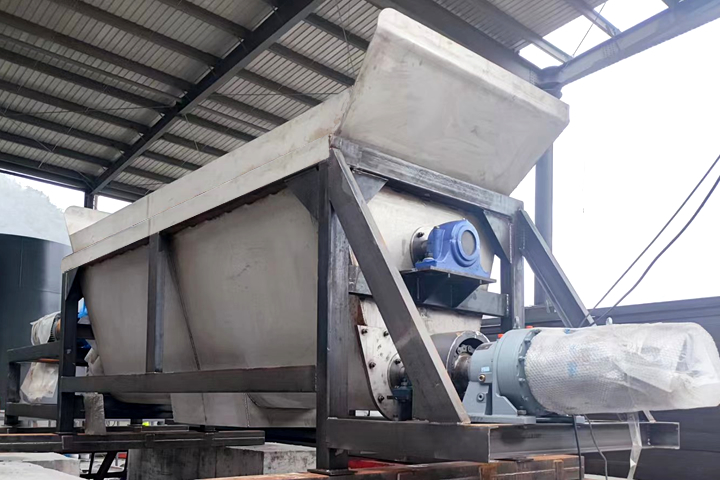 金屬污泥烘干機(jī)可以將金屬污泥再加工處理再利用，具有良好的社會(huì)經(jīng)濟(jì)環(huán)境效益。