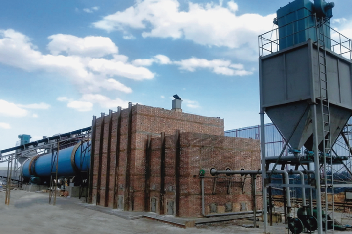 原煤、沫煤、褐煤、長(zhǎng)焰煤等煤炭含水率過(guò)高，降低了煤炭熱值，也影響煤炭的儲(chǔ)裝運(yùn)性能，大型原煤烘干機(jī)生產(chǎn)線通過(guò)熱風(fēng)干燥技術(shù)，實(shí)現(xiàn)低質(zhì)煤炭提質(zhì)。