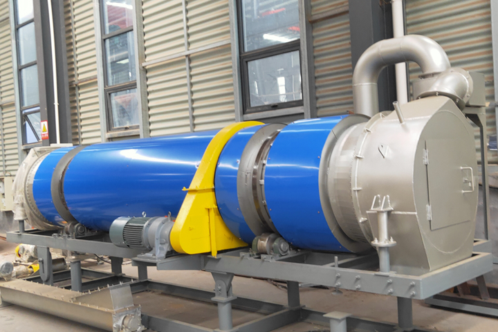 氧化鋁烘干機根據氧化鋁物料的水分狀態(tài)、比重、耐受溫度特性進行設計，采用新型熱風烘干技術，在不改變物料性質的情況下，快速蒸發(fā)掉物料中多余水分。