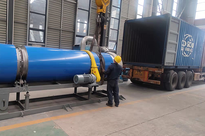 氧化鋁烘干機根據氧化鋁物料的水分狀態(tài)、比重、耐受溫度特性進行設計，采用新型熱風烘干技術，在不改變物料性質的情況下，快速蒸發(fā)掉物料中多余水分。