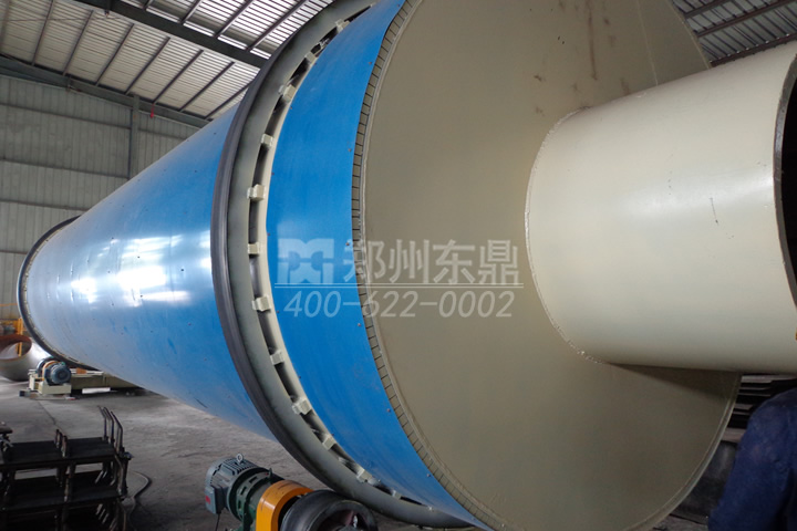 樹(shù)皮烘干機(jī)可以解決塊莖大、長(zhǎng)度長(zhǎng)些的樹(shù)皮、樹(shù)枝、棕櫚絲物料烘干