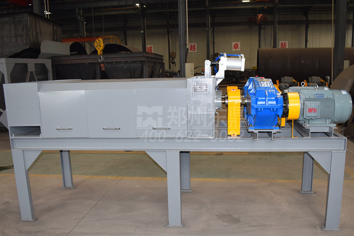 螺旋擠壓脫水機(jī)具有產(chǎn)能大，操作維修方便，投入成本低，分單螺旋和雙螺旋系列脫水產(chǎn)品