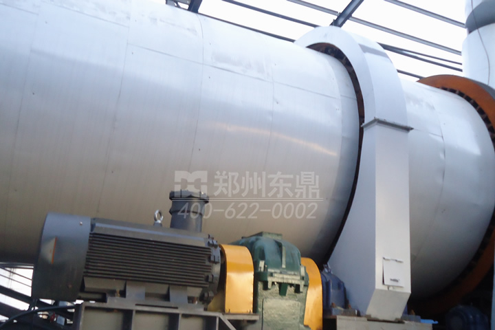 大型精礦粉球團(tuán)類烘干機(jī)設(shè)備是一種處理能力大、穩(wěn)定高效、自動(dòng)化程度高的專用烘干器，適用于鐵精礦、錳礦粉、鈷礦粉、銅精礦、金礦粉、鉛精粉、錫礦粉、汞礦粉、磷精礦、鉬精礦等精礦